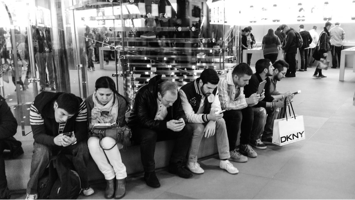 Europe : comment le complexe militaro-industriel transforme les smartphones en un système d’espionnage politique